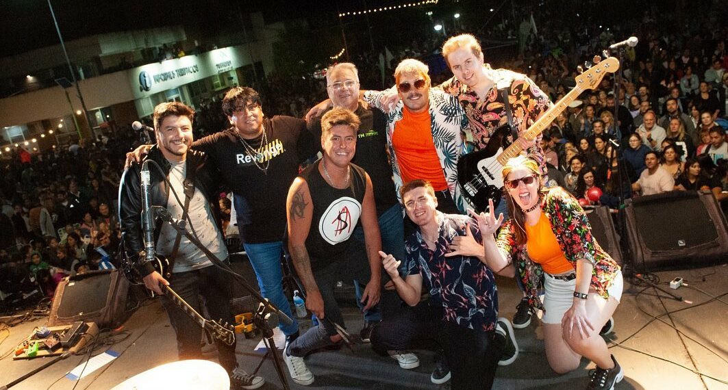 La música de los carnavales a través de Lo que Salga, Media Pinta Rock y Los Caligaris (Videos)