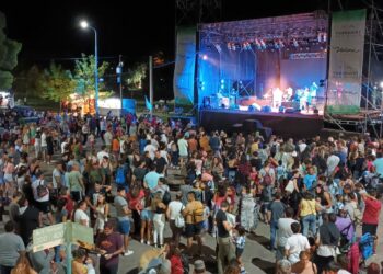 Con mucha creatividad, colorido y buena música se realizan los Carnavales en Tornquist (Videos)