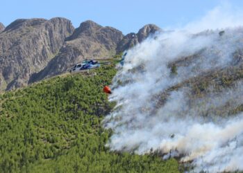 Incendio en las sierras: Estiman que mañana el fuego podría desplazarse a un sector más accesible (Video)