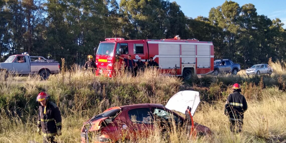 Se registró un vuelco en cercanías al acceso a Tornquist por RP 76