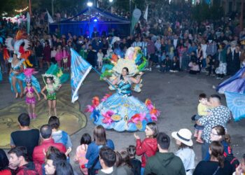 Tornquist cerró los carnavales a puro ritmo