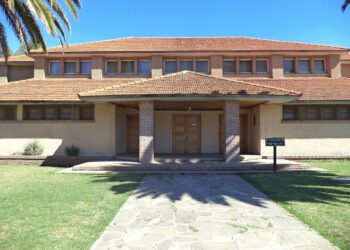 Cáritas Parroquial: Entrega del bolso social y apertura del ropero comunitario