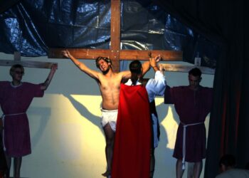 El Via Crucis Viviente en el Teatro Rodolfo Funke (agrega VIDEOS y NOTAS)