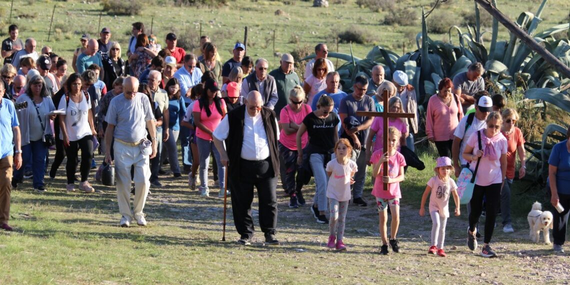 Via Crucis: El compromiso de redoblar esfuerzos en la lucha contra las adicciones (VIDEOS, FOTOS Y NOTAS)