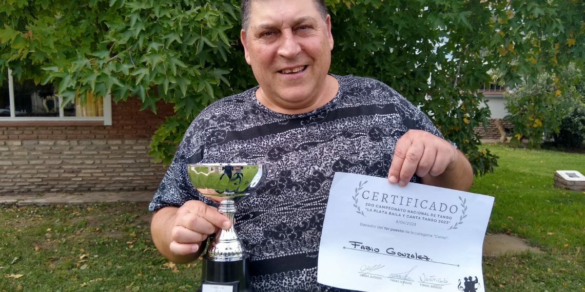 Fabio González ganador de un concurso nacional de tango en La Plata (Video)