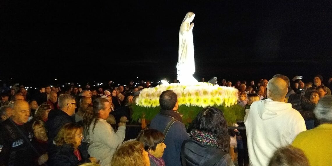 Peregrinación al Santuario de Fátima: Un importante marco de público participó de la procesión de velas (Videos y fotos)