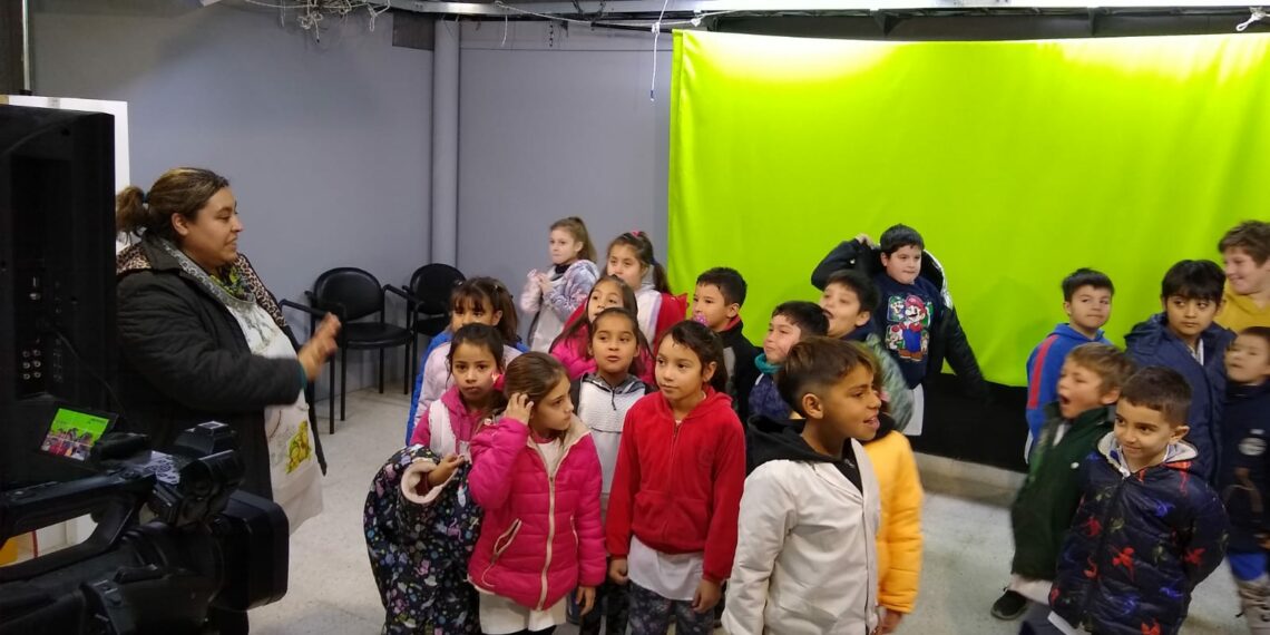 Nos visitaron alumnos de 2º A y C de la Escuela Nº 1 “Domingo F. Sarmiento” (Video)