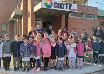 Alumnos de la Escuela N° 1 “Domingo F. Sarmiento” nos visitaron en el Día del Periodista (Video)