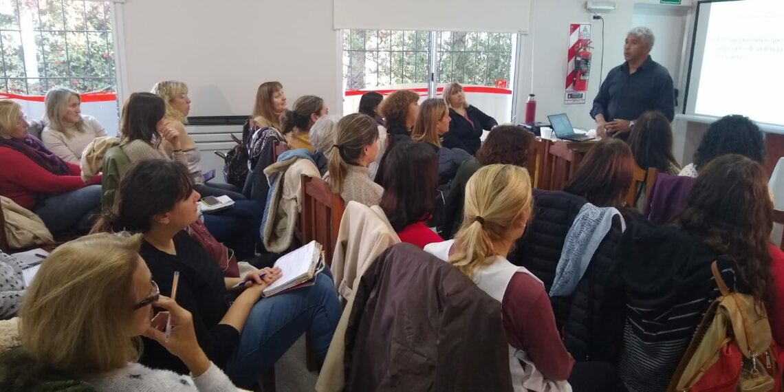 Se realizó una importante jornada de capacitación sobre violencia en las aulas (Videos)