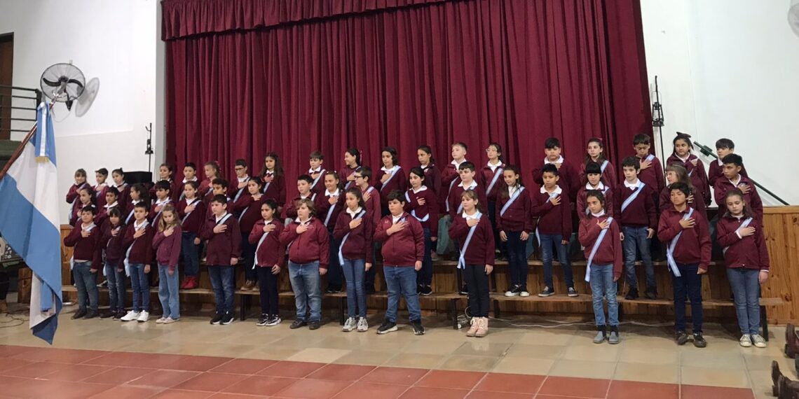 Alumnos de 4° grado del CNSL realizaron la promesa a la Bandera (Videos)