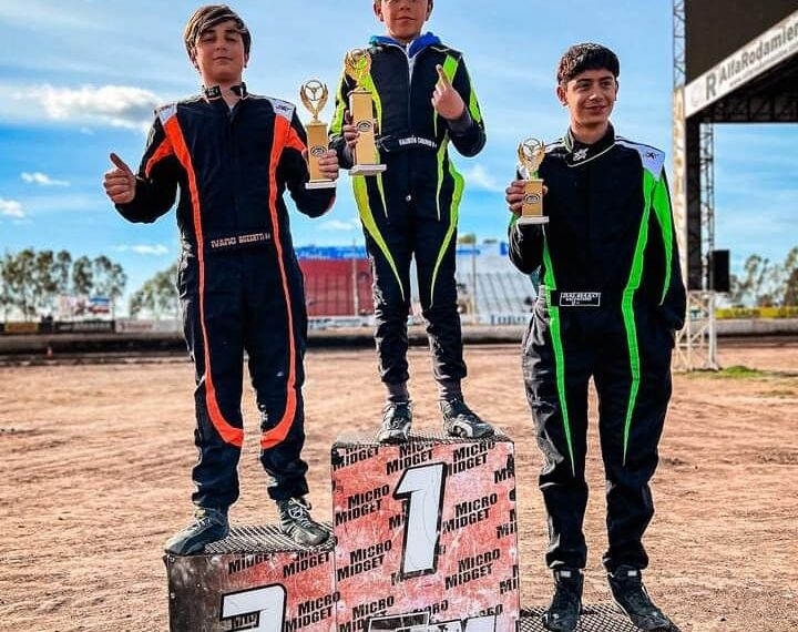 Valentin Chuliver en lo mas alto de podio en el micro midget