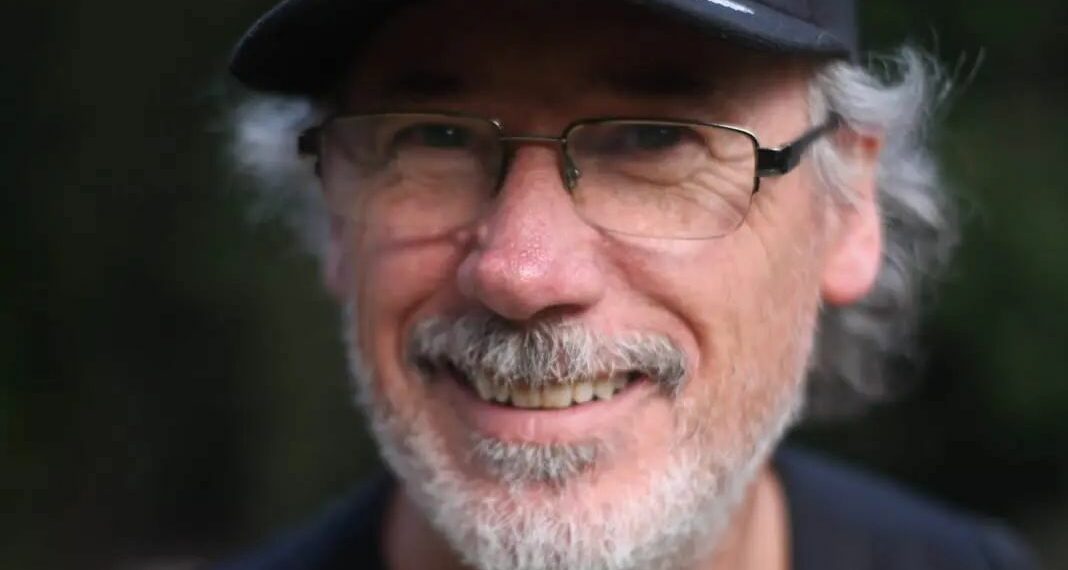 Rubén Bustillo y su trayectoria nacional e internacional como artista plástico (Video)