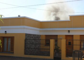 Los bomberos de Tornquist fueron convocados por un incendio de estructura (VIDEO)