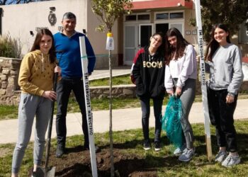 ‘1000 árboles en un día’: El municipio continúa con su plan de forestación en todo el distrito