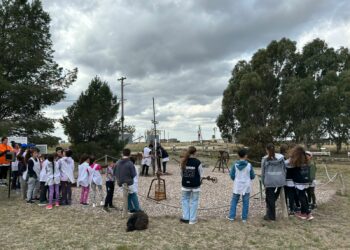 El departamento de Arbolado continúa forestando junto a la empresa Navarro-John Deer