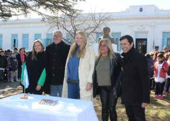 Hubo reconocimientos a docentes en el acto por el Día del Maestro (videos y fotos)