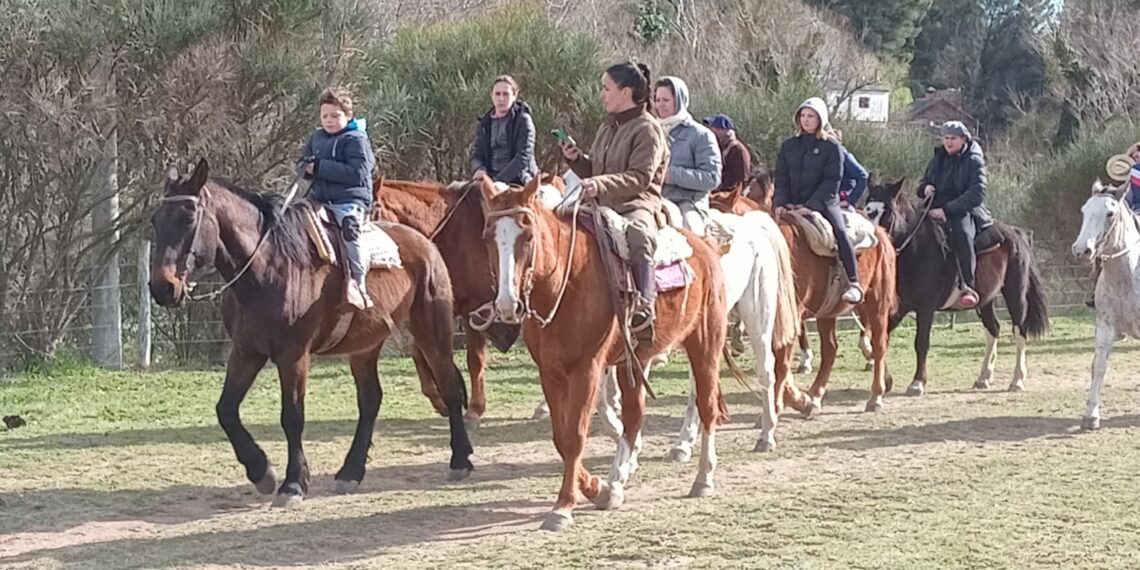 Exitosa edición de la cabalgata, concurso de asadores y caminata de la EESA N° 1 (Fotos)