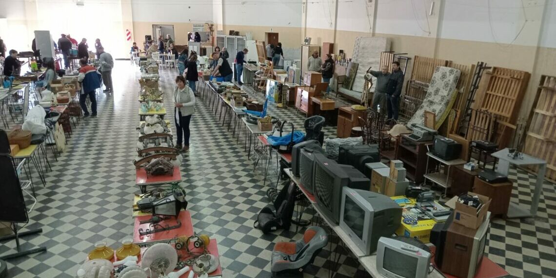 Con gran éxito se realizó el remate que organizó la Sociedad Italiana en su salón de fiestas (Videos)