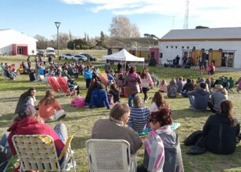 Buen marco de público en el inicio de la Fiesta de la Primavera en Sierra de la Ventana (Video)