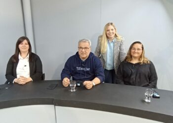 Sergio Bordoni e integrantes de su lista en la mesa de Opiniones