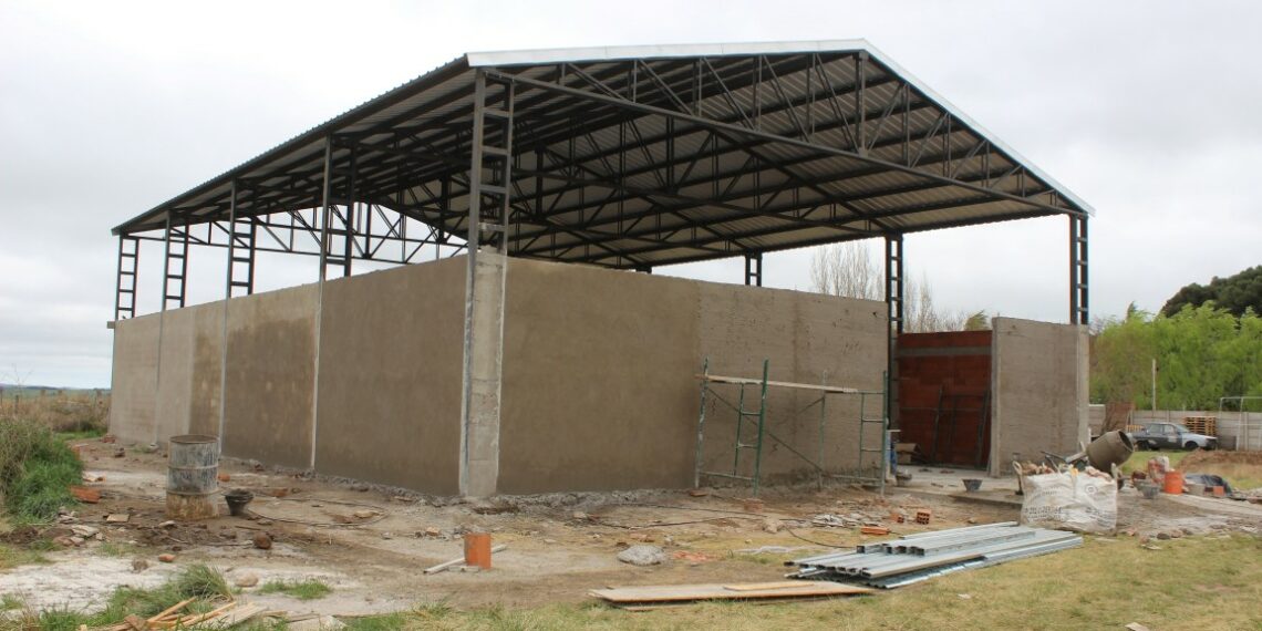 Avanza a buen ritmo la construcción de la Sala de Extracción de la Cooperativa Apícola