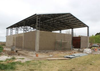 Avanza a buen ritmo la construcción de la Sala de Extracción de la Cooperativa Apícola