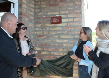 La Escuela de Educación Secundaria Agraria Nº1 recibió el nombre de “Gato y Mancha”