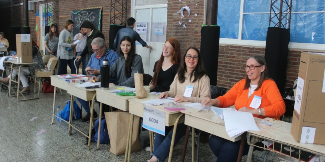 Elecciones 2023: Pasado el mediodía votó más del 35% del padrón