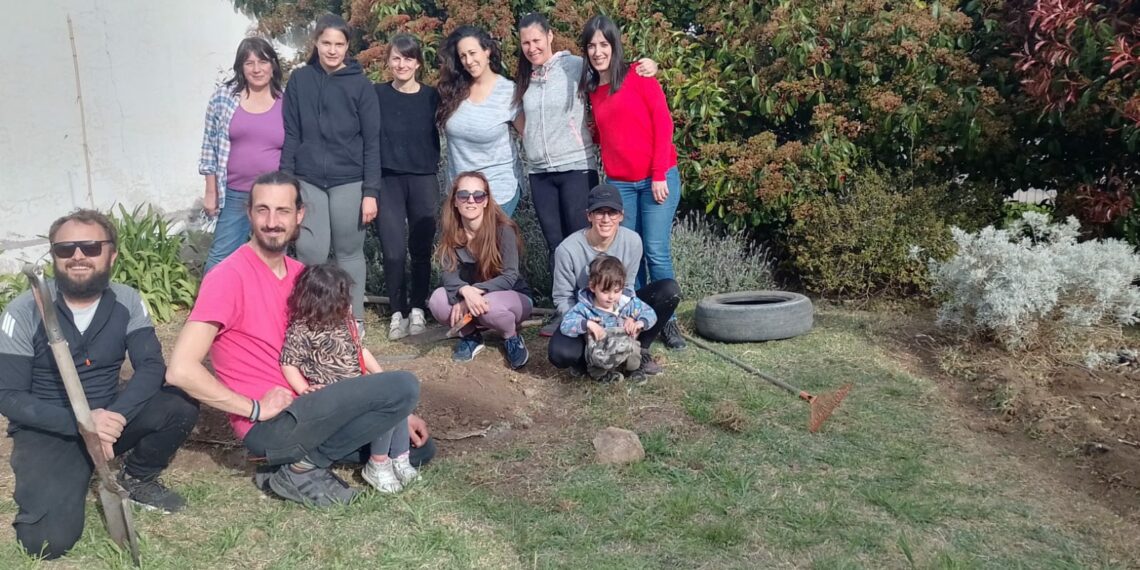 Continúan los talleres de huertas agroecológicas colaborativas en el distrito