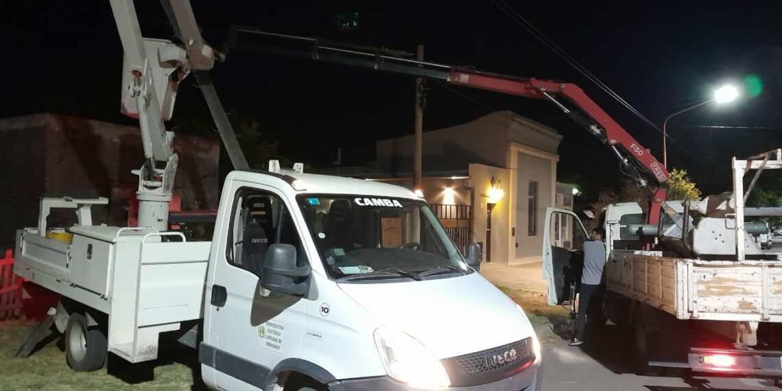 Cayó un poste de telefónica y de milagro no causó lesionados ni daños materiales