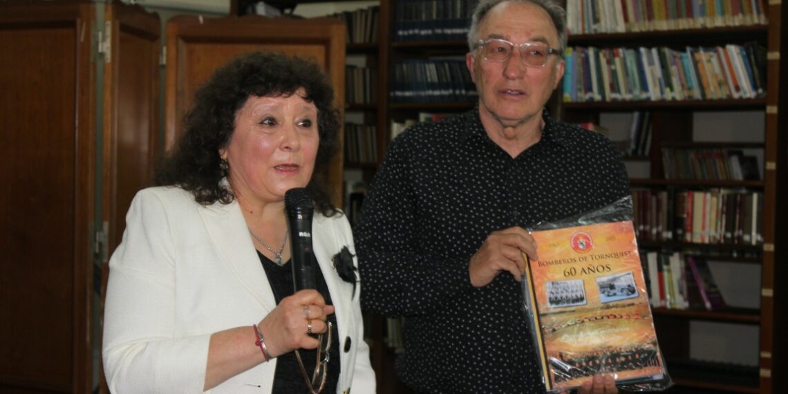 Presentaron el libro “Bomberos de Tornquist 60 años “No solo una institución, una gran familia”