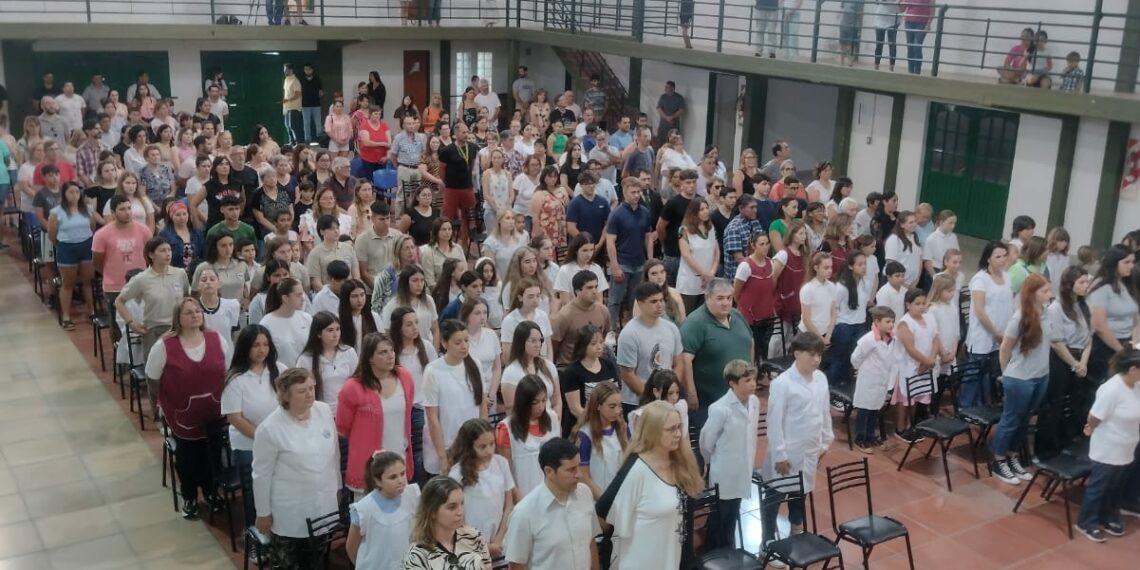 27 DE NOVIEMBRE- SESION EXTRAORDINARIA DE ENTREGA DE DIPLOMAS A ABANDERADOS Y ESCOLTAS DEL DISTRITO- TORNQUIST (VIDEOS)