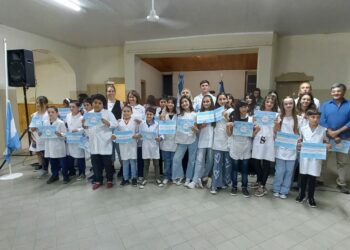 SESIÓN EXTRAORDINARIA DE ENTREGA DE DIPLOMAS A ABANDERADOS Y ESCOLTAS  DEL DISTRITO- PELICURÁ