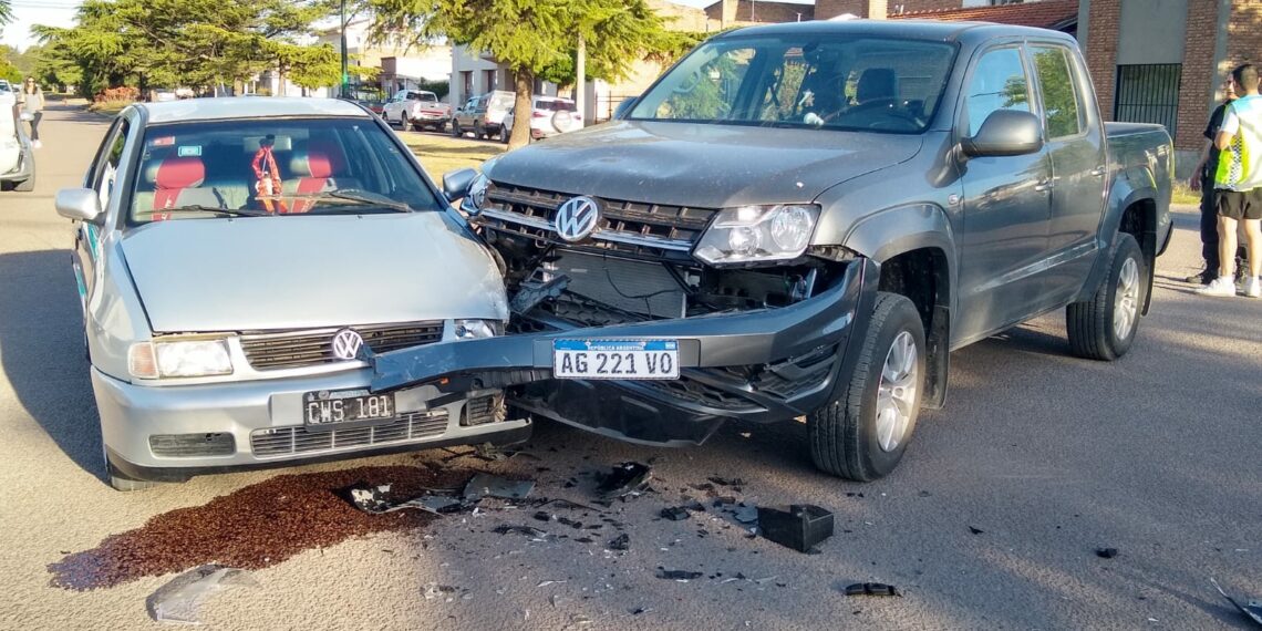 Choque en la intersección de Mitre y la Avenida San Martín (Video)