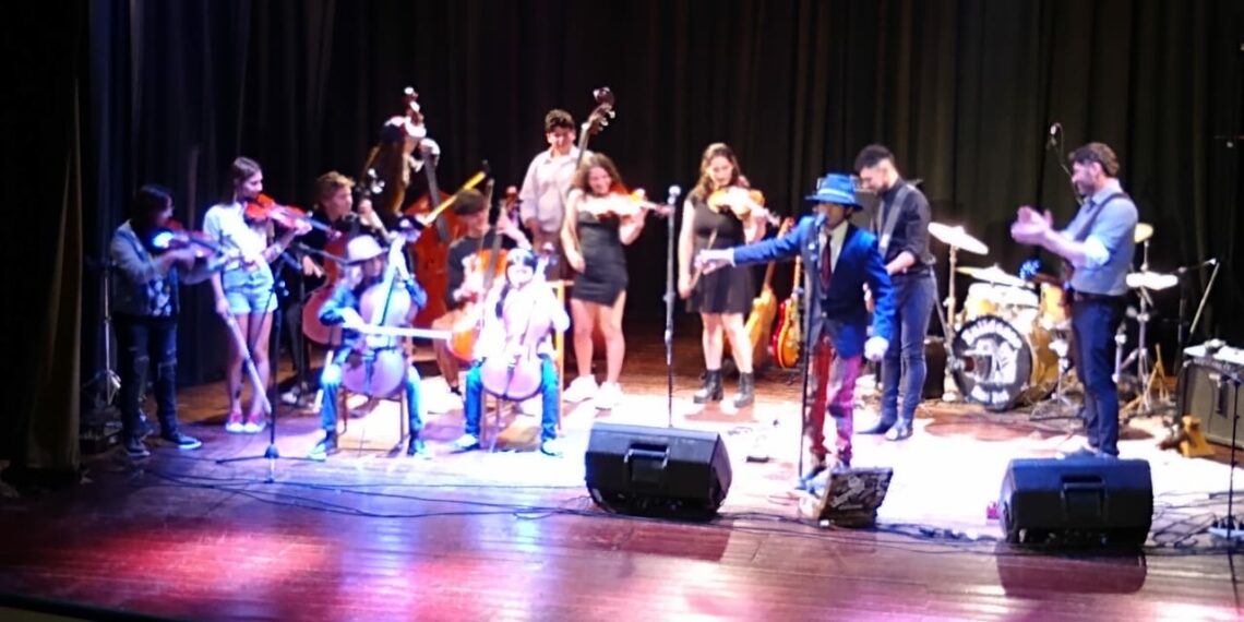 La Bulldozer Blues Band se presentó en el Teatro Municipal Rodolfo Funke (Videos)