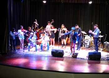 La Bulldozer Blues Band se presentó en el Teatro Municipal Rodolfo Funke (Videos)