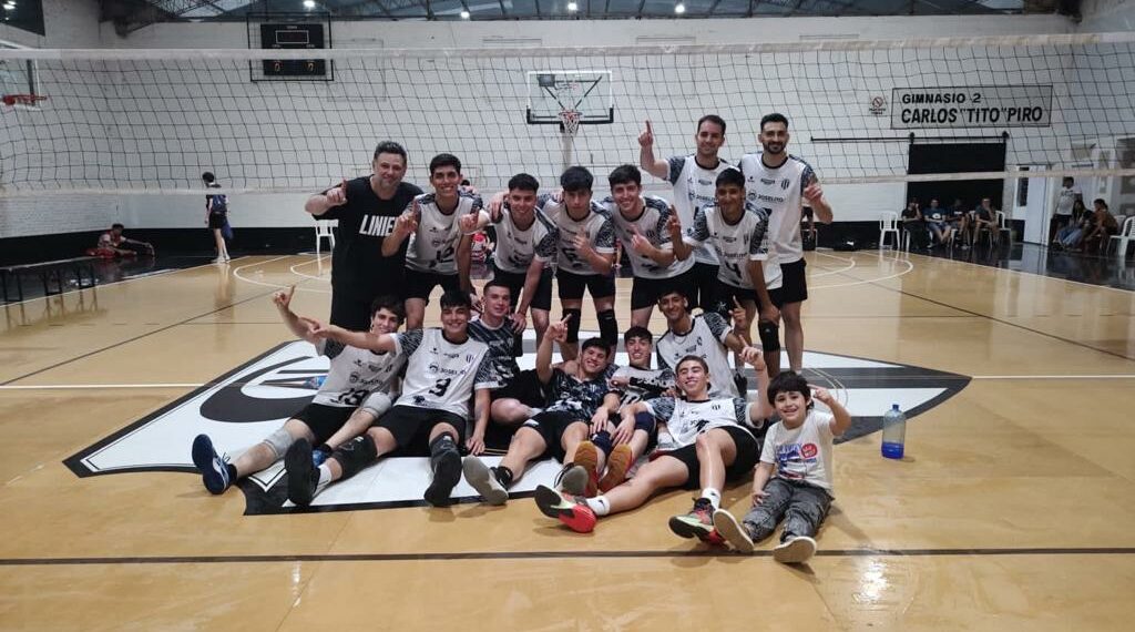 Juan Piedrabuena salió campeón con Liniers del Torneo Oficial 2023 de voley