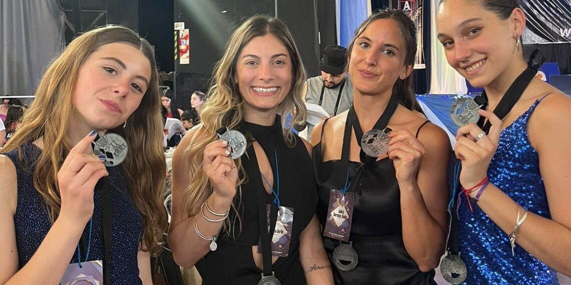 Acróbatas de “Abre Tus Alas” obtuvieron subcampeonatos mundiales en torneo realizado en Córdoba