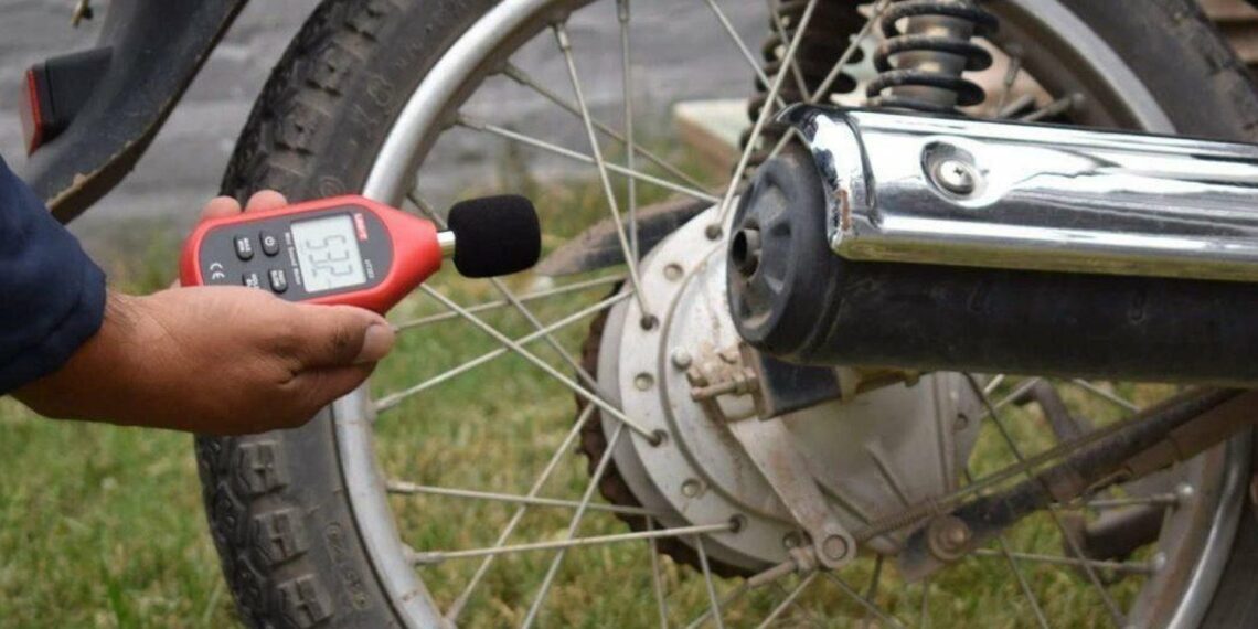 Motos: Continúa la aplicación de multas por ruidos molestos y no uso de casco