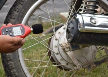 Motos: Continúa la aplicación de multas por ruidos molestos y no uso de casco
