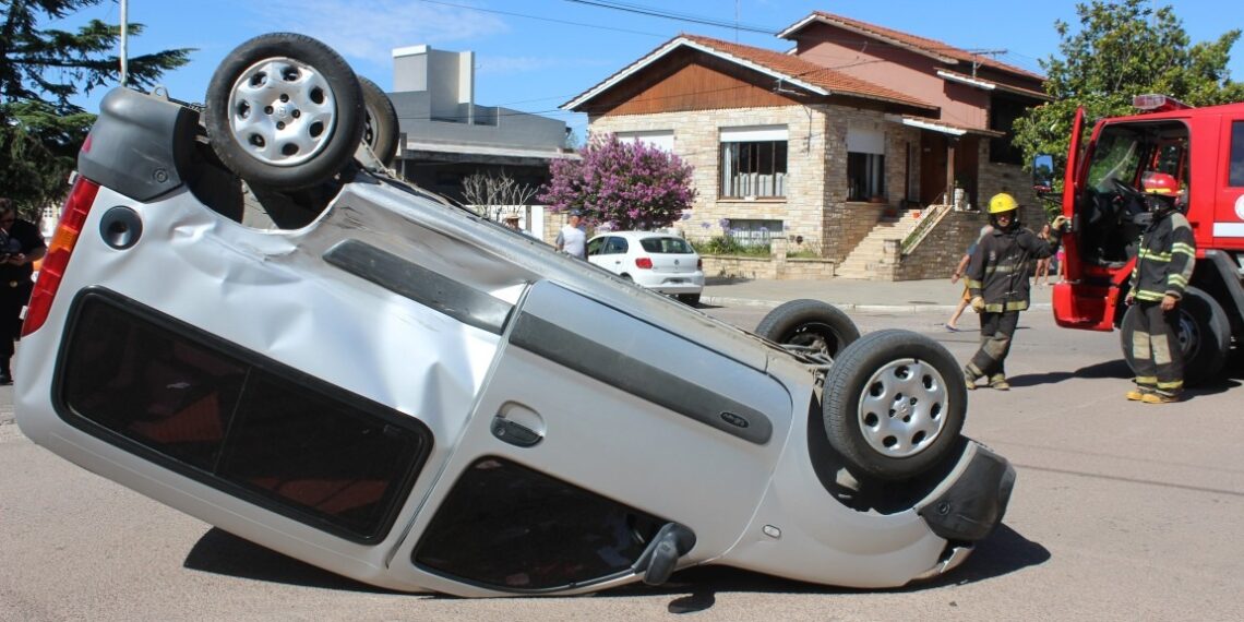 Choque sin consecuencias personales en la intersección de las avenidas 25 de Mayo y Ameghino (Video)