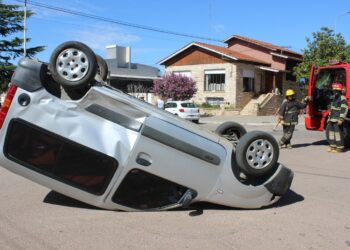 Choque sin consecuencias personales en la intersección de las avenidas 25 de Mayo y Ameghino (Video)