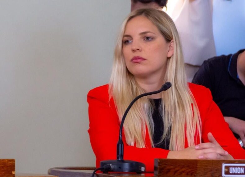 Estefanía Bordoni asumió la intendencia interina del municipio de Tornquist