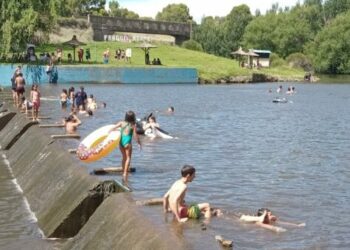 Los turistas eligieron el Balneario Municipal Parque Norte para empezar el año (Videos)