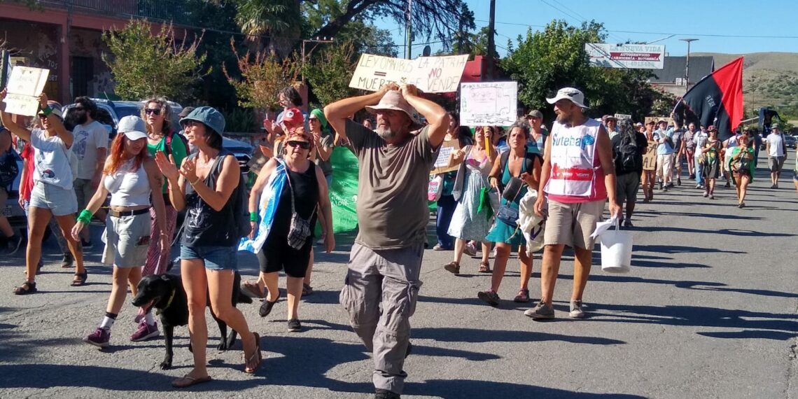 PARO: Vecinos del distrito se manifestaron en contra del DNU y la Ley Ómnibus