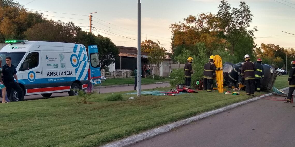 Cuatro heridos en un vuelco registrado sobre la Avenida Libertad al 100 (Videos)
