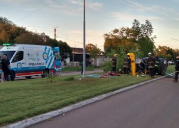 Cuatro heridos en un vuelco registrado sobre la Avenida Libertad al 100 (Videos)