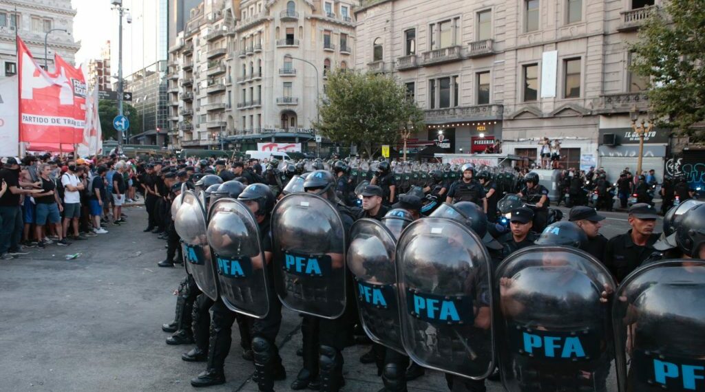 CTA y CTERA repudian la represión en la Plaza de los Dos Congresos