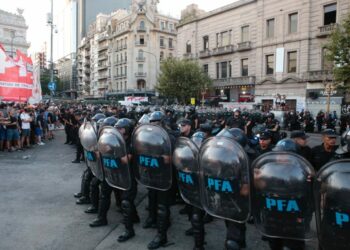 CTA y CTERA repudian la represión en la Plaza de los Dos Congresos