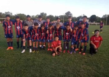 Los chicos de Automoto hicieron su presentación de local ante Racing (C)